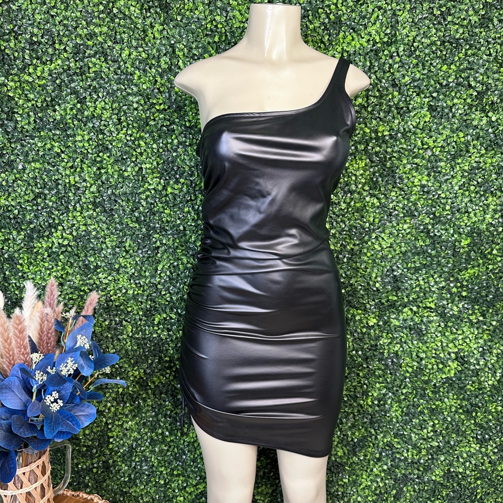 Elegant Black One-Shoulder faux leather‎ stretchy Dress